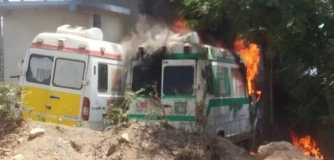 Katni news जिला अस्पताल एंबुलेंस में लगी आग दो एंबुलेंस जलीं